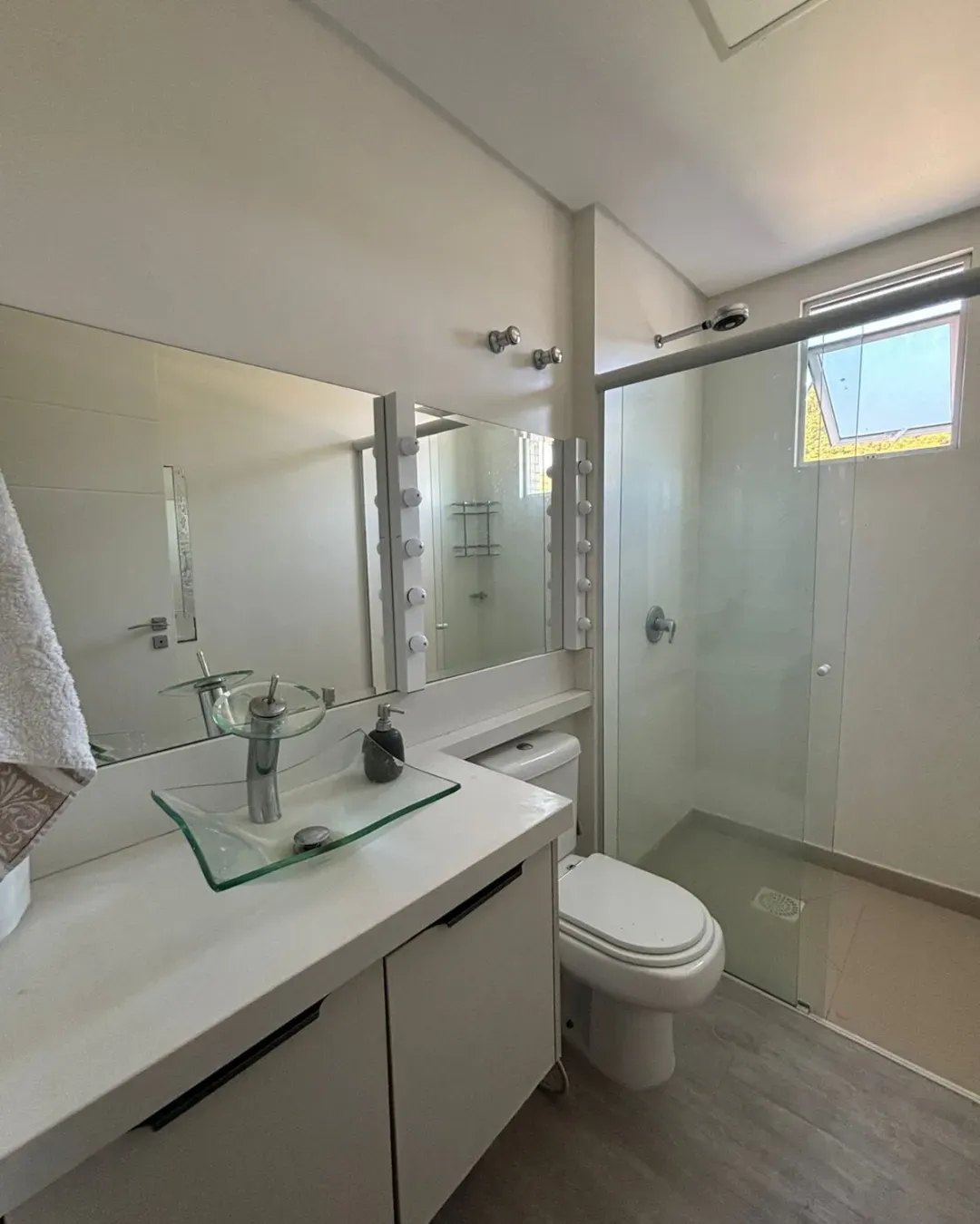 Apartamento com 4 dormitórios sendo 3 suítes e 3 vagas de garagem em Balneário Camboriú/SC