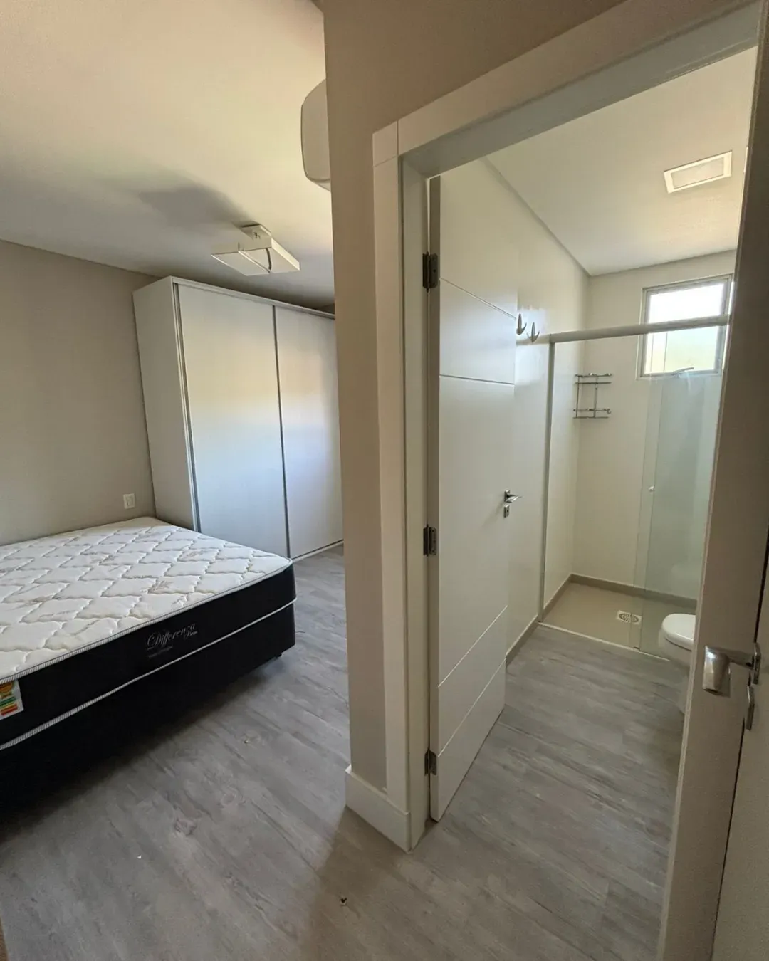 Apartamento com 4 dormitórios sendo 3 suítes e 3 vagas de garagem em Balneário Camboriú/SC
