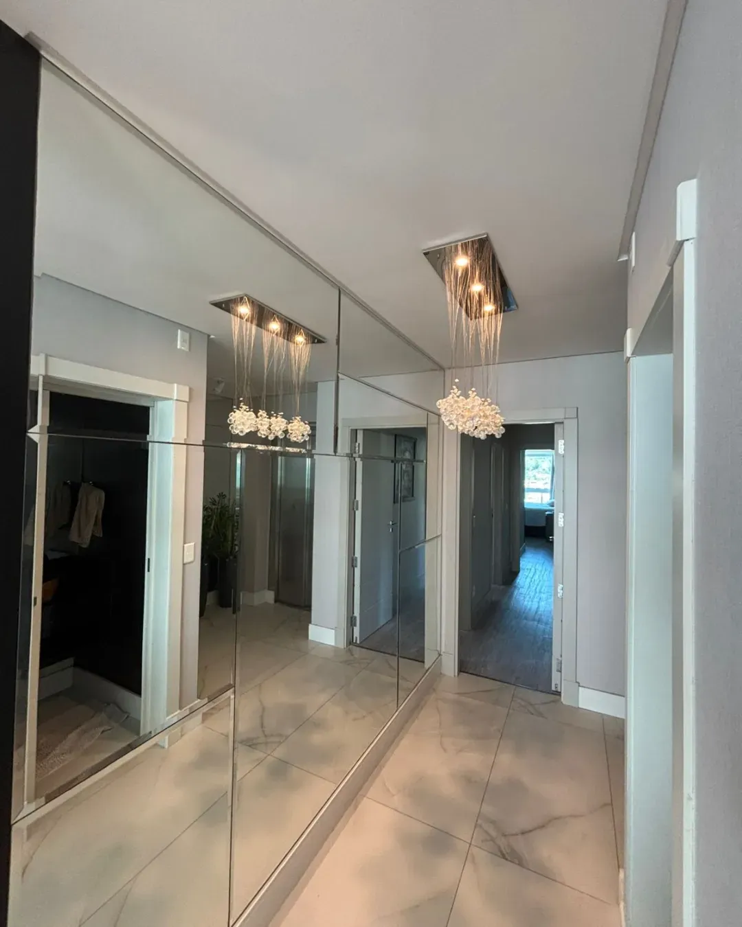 Apartamento com 4 dormitórios sendo 3 suítes e 3 vagas de garagem em Balneário Camboriú/SC