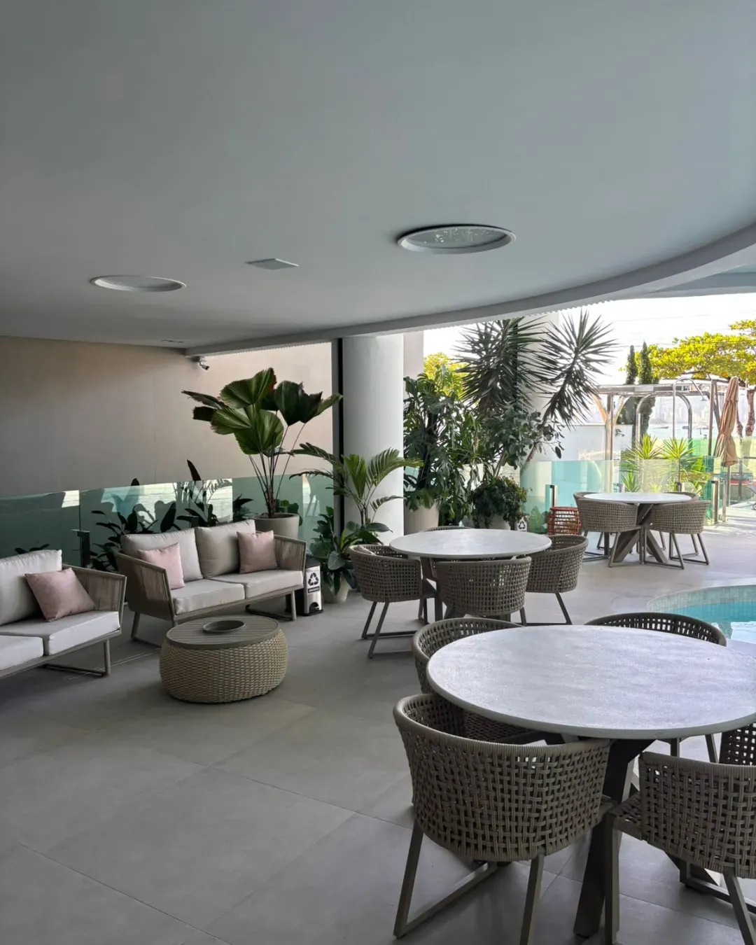 Apartamento com 4 dormitórios sendo 3 suítes e 3 vagas de garagem em Balneário Camboriú/SC