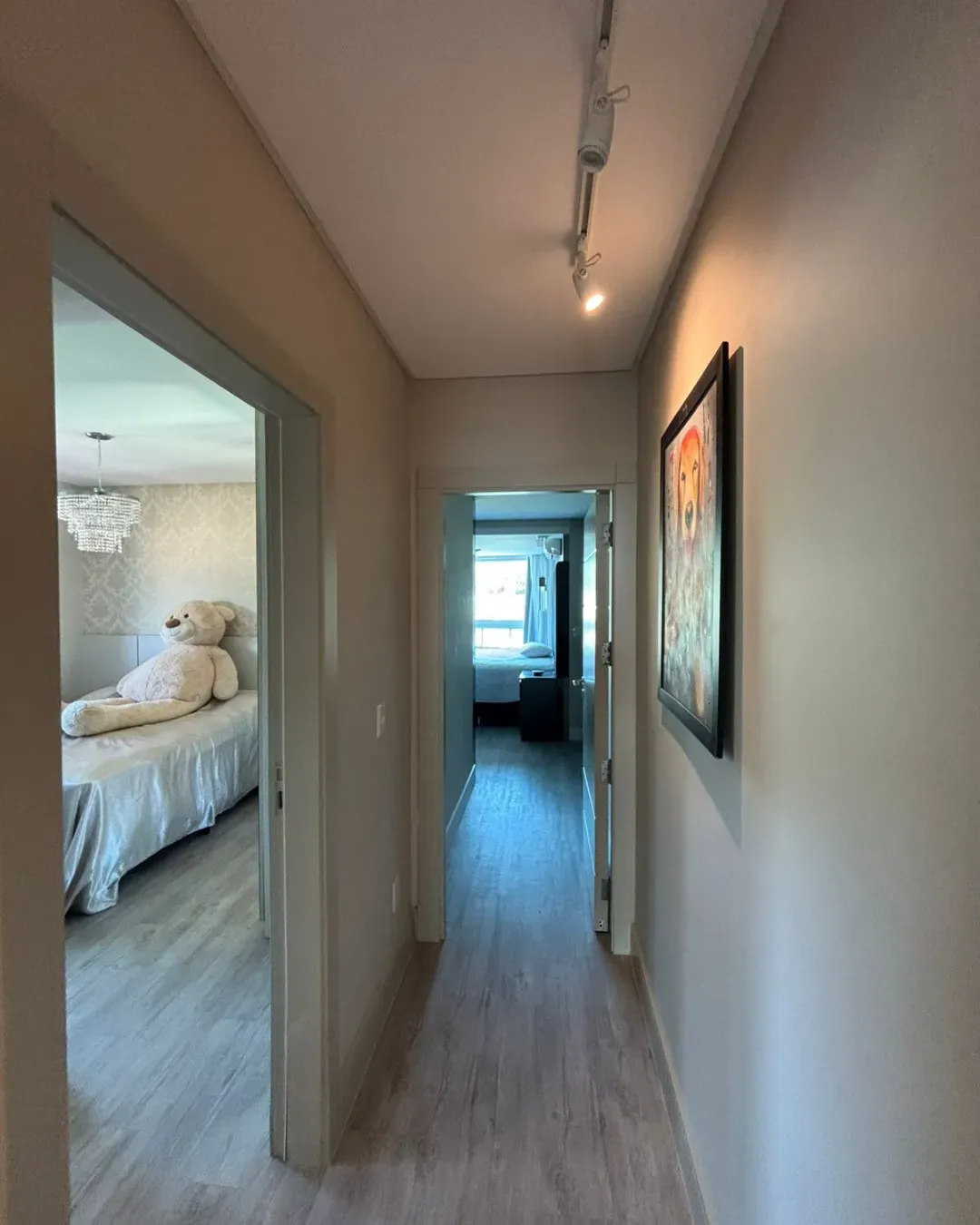 Apartamento com 4 dormitórios sendo 3 suítes e 3 vagas de garagem em Balneário Camboriú/SC