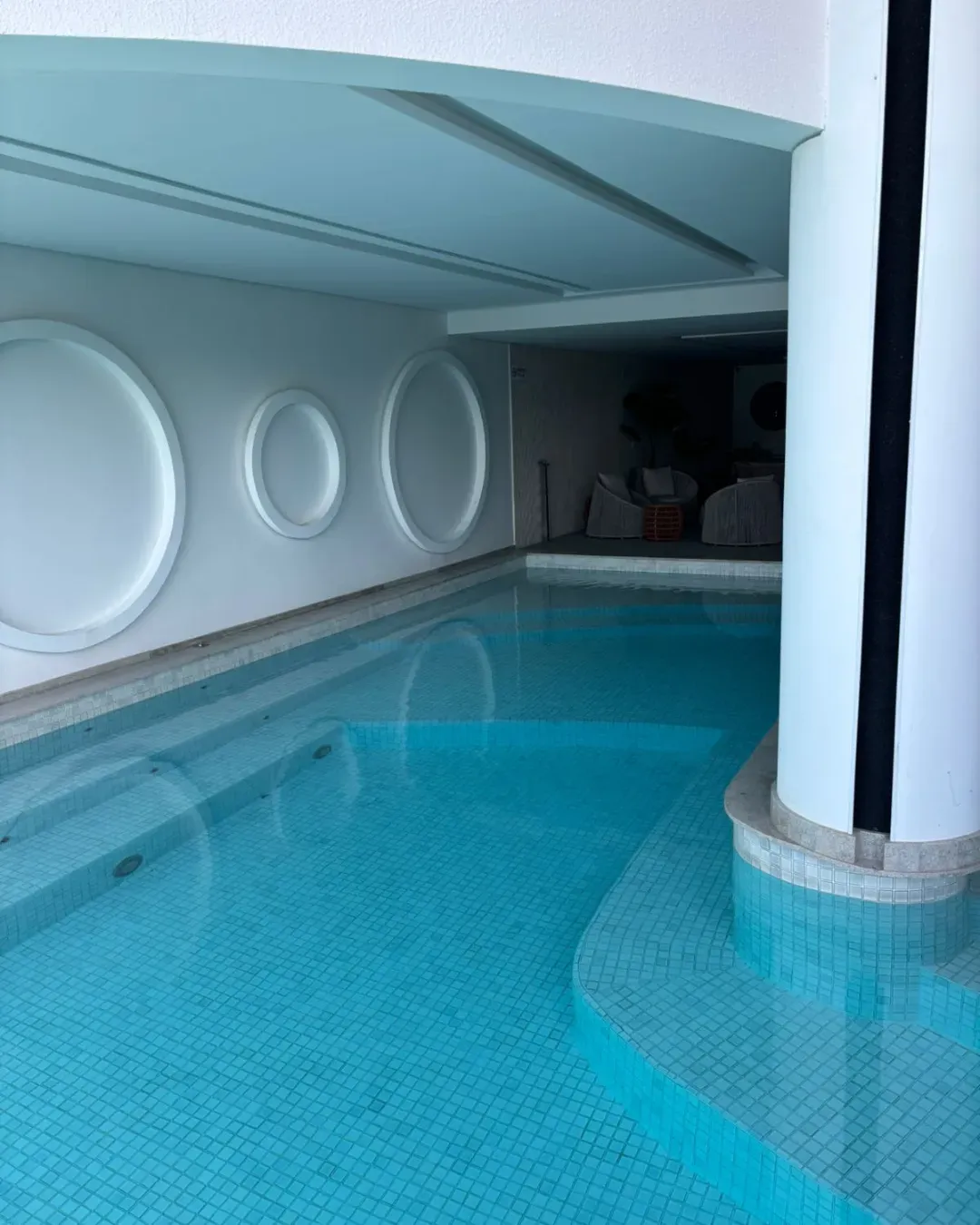 Apartamento com 4 dormitórios sendo 3 suítes e 3 vagas de garagem em Balneário Camboriú/SC