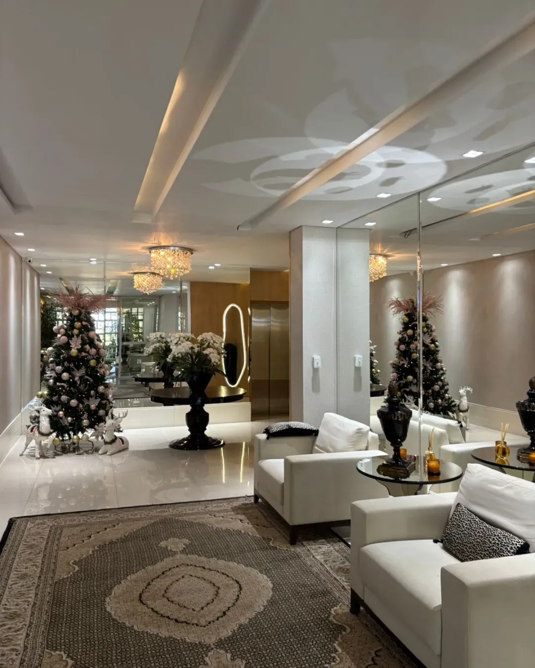 Apartamento com 4 dormitórios sendo 3 suítes e 3 vagas de garagem em Balneário Camboriú/SC