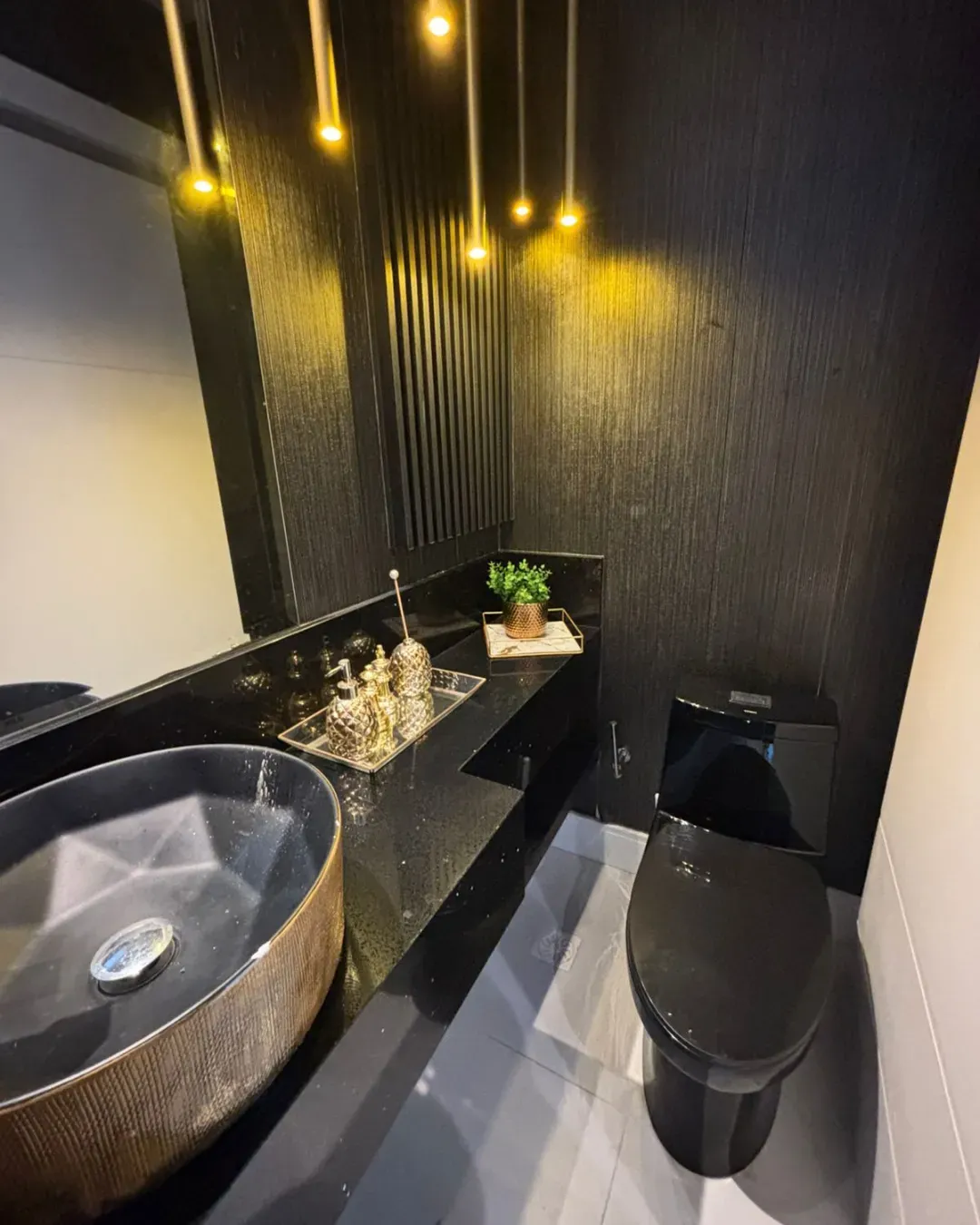 Apartamento com 4 dormitórios sendo 3 suítes e 3 vagas de garagem em Balneário Camboriú/SC