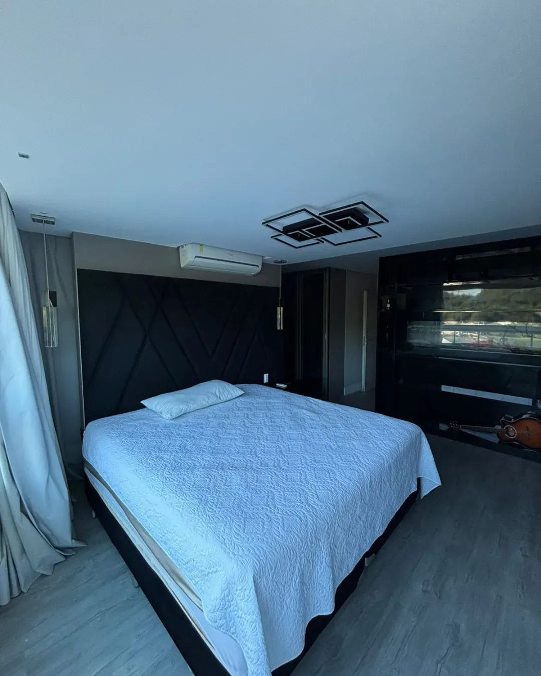 Apartamento com 4 dormitórios sendo 3 suítes e 3 vagas de garagem em Balneário Camboriú/SC