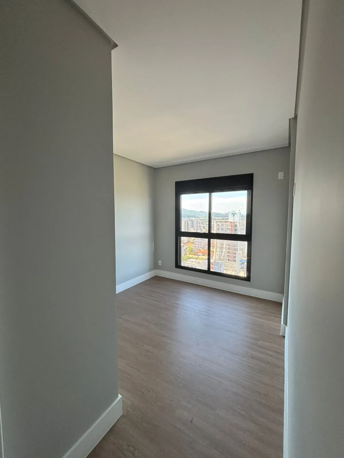 FRENTE MAR EM PIÇARRAS | 3 suítes e 2 vagas de garagem em Balneário Piçarras/SC