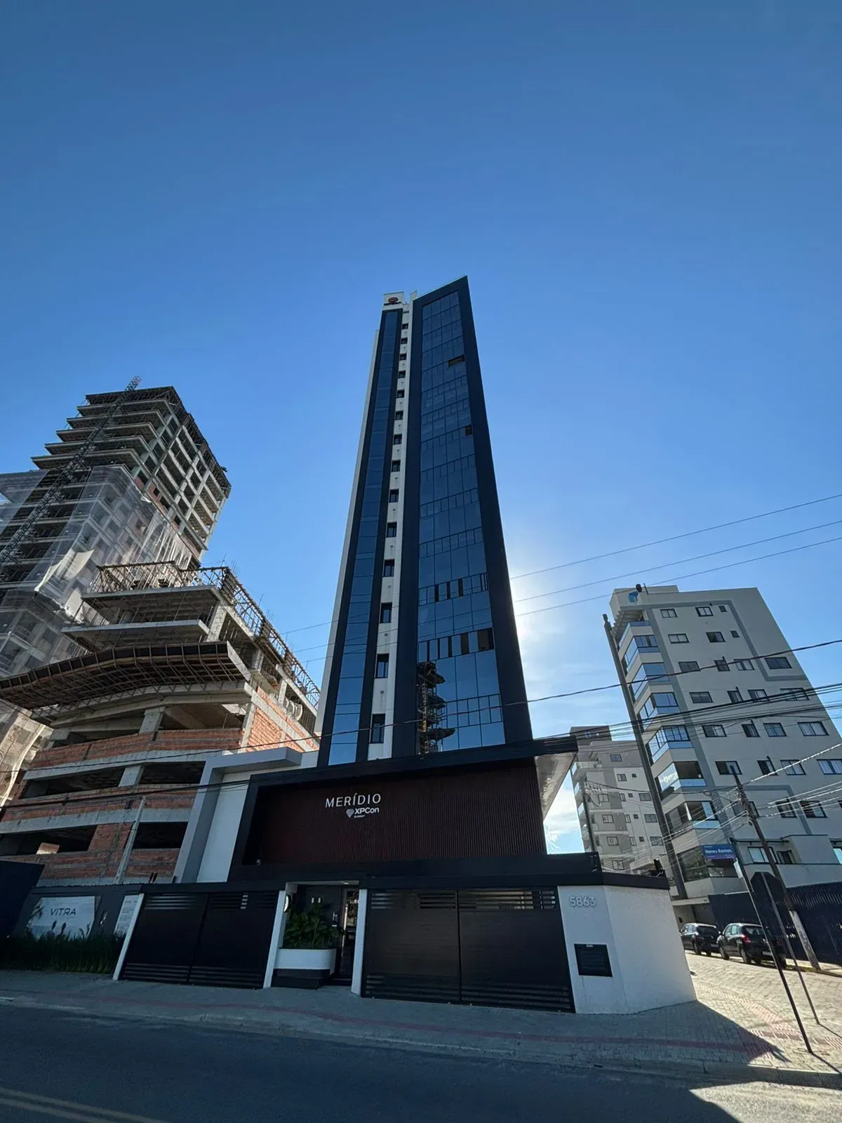 FRENTE MAR EM PIÇARRAS | 3 suítes e 2 vagas de garagem em Balneário Piçarras/SC