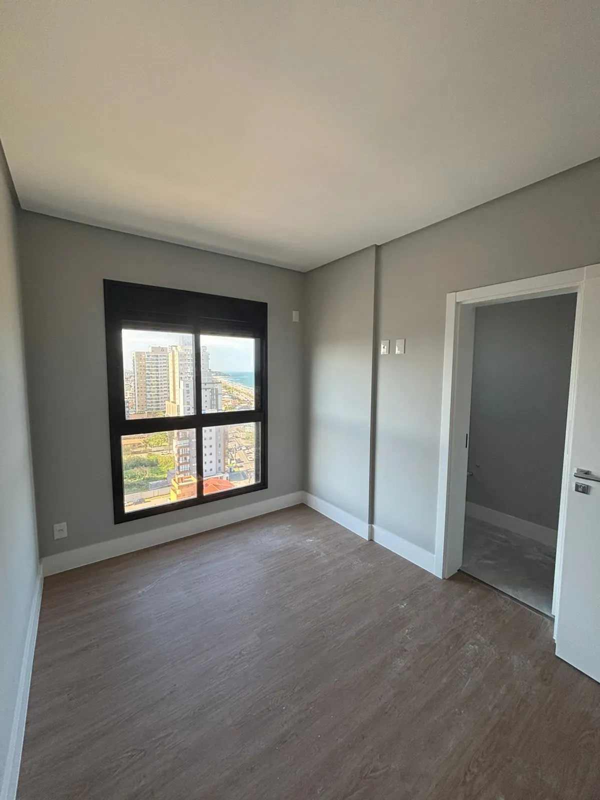 FRENTE MAR EM PIÇARRAS | 3 suítes e 2 vagas de garagem em Balneário Piçarras/SC