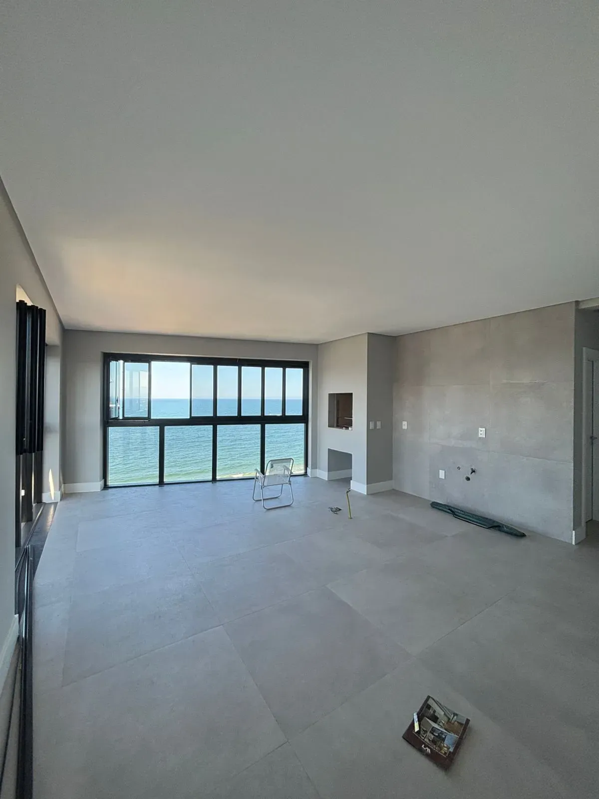 FRENTE MAR EM PIÇARRAS | 3 suítes e 2 vagas de garagem em Balneário Piçarras/SC