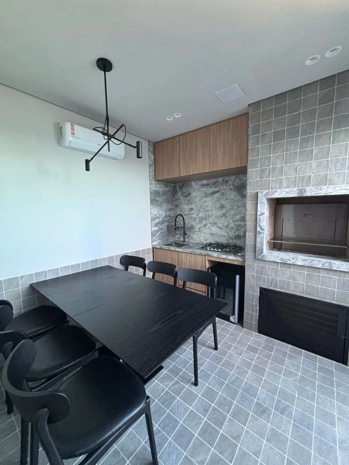 FRENTE MAR EM PIÇARRAS | 3 suítes e 2 vagas de garagem em Balneário Piçarras/SC