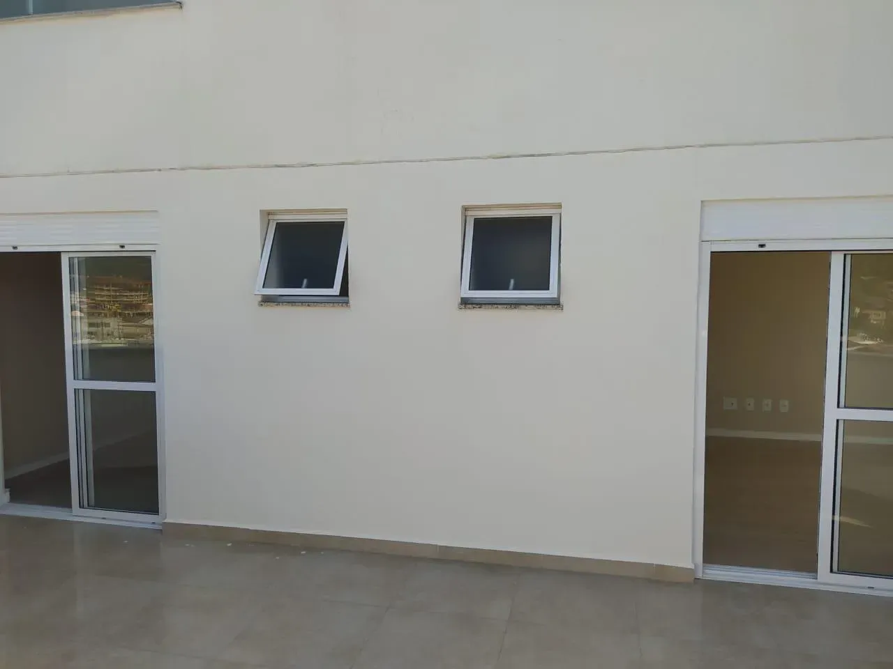 Apartamento com 2 dormitórios sendo 1 suíte e 1 vaga de garagem em Itajaí/SC