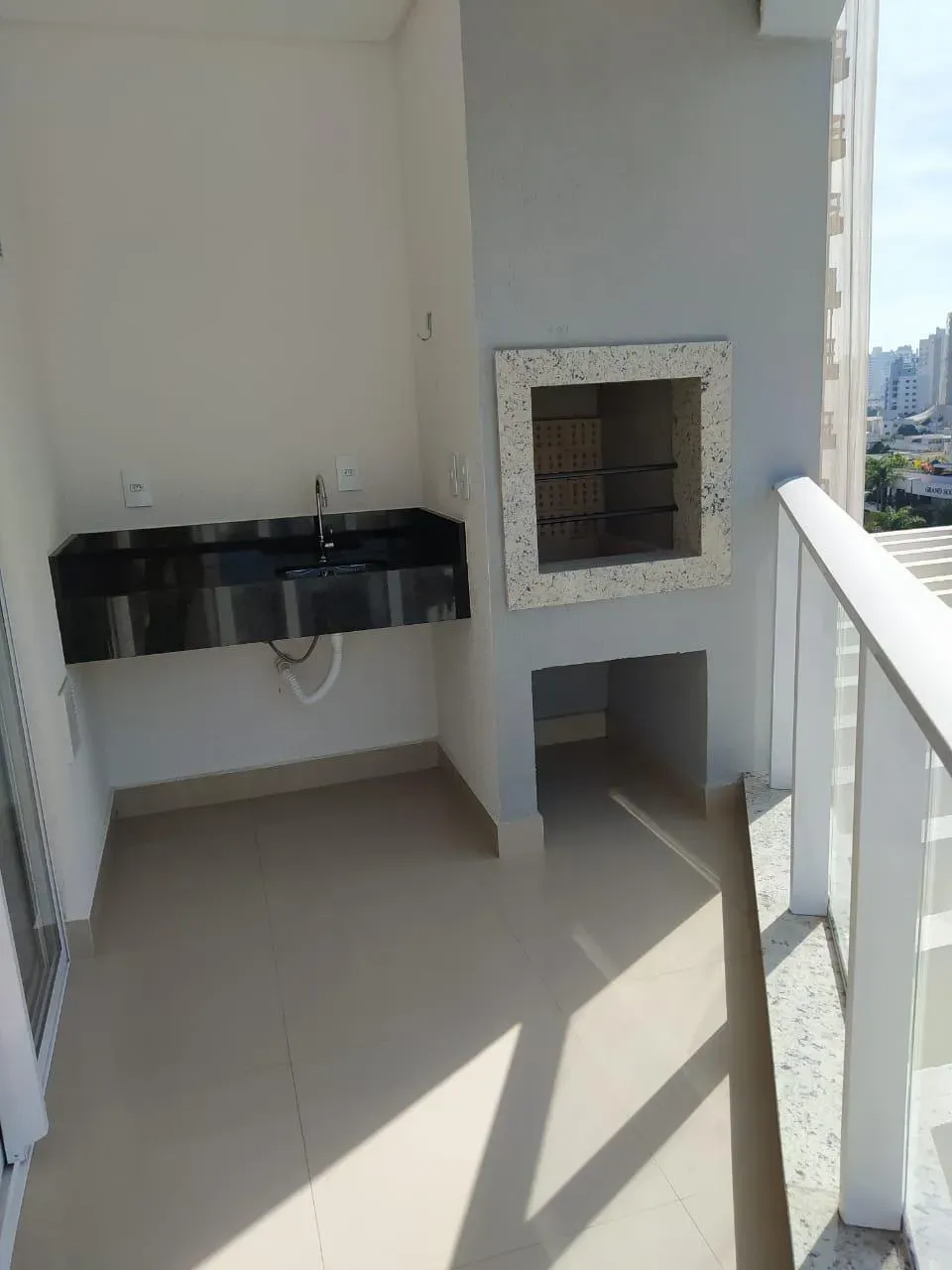 Apartamento com 2 dormitórios sendo 1 suíte e 1 vaga de garagem em Itajaí/SC