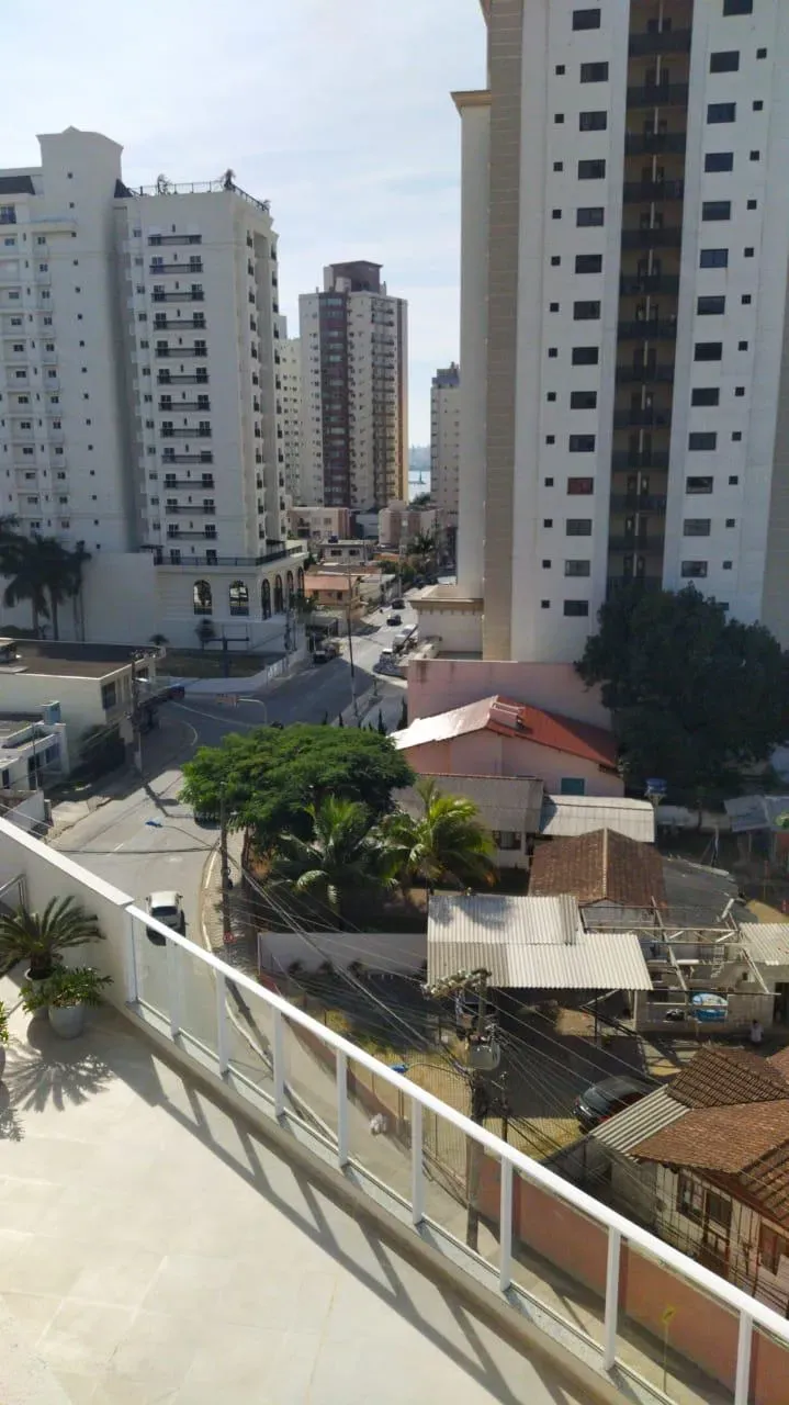 Apartamento com 2 dormitórios sendo 1 suíte e 1 vaga de garagem em Itajaí/SC