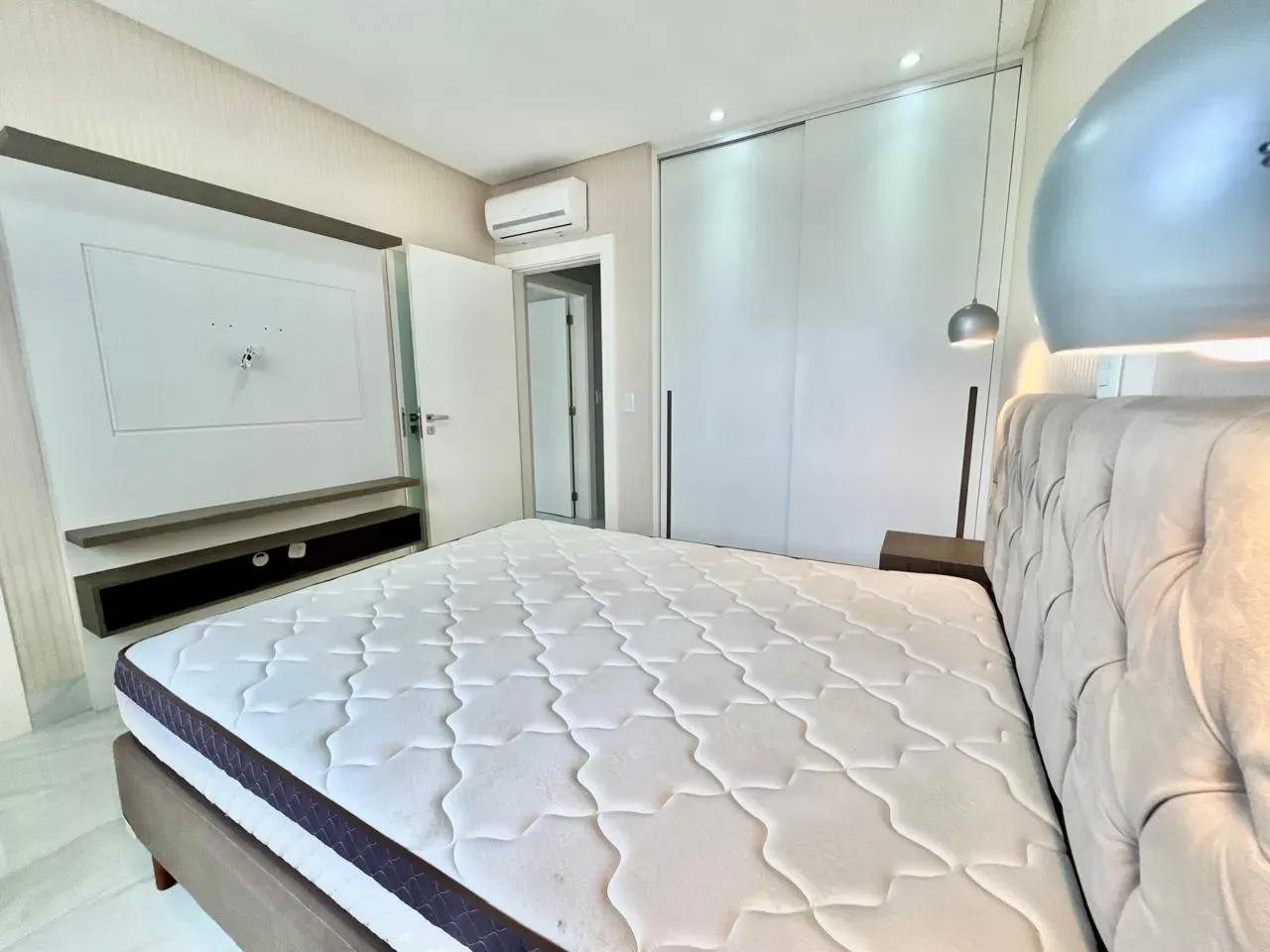 Apartamento com 3 dormitórios sendo 3 suítes e 4 vagas de garagem em Itapema/SC