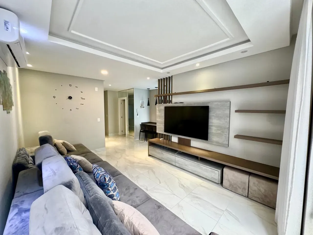 Apartamento com 3 dormitórios sendo 3 suítes e 4 vagas de garagem em Itapema/SC