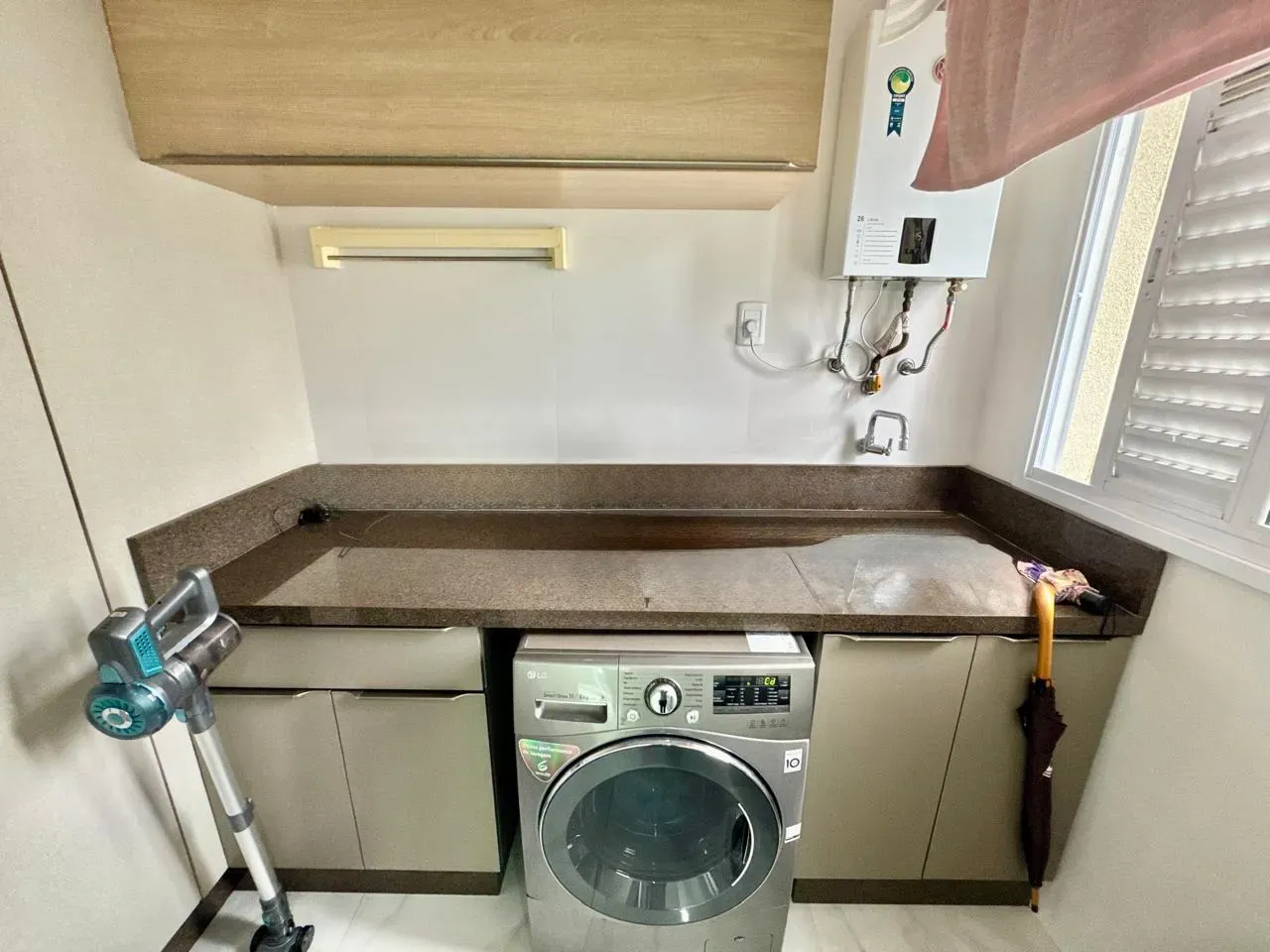 Apartamento com 3 dormitórios sendo 3 suítes e 4 vagas de garagem em Itapema/SC