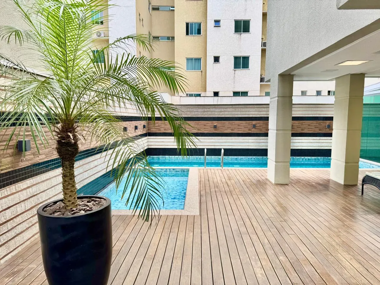 Apartamento com 3 dormitórios sendo 3 suítes e 4 vagas de garagem em Itapema/SC