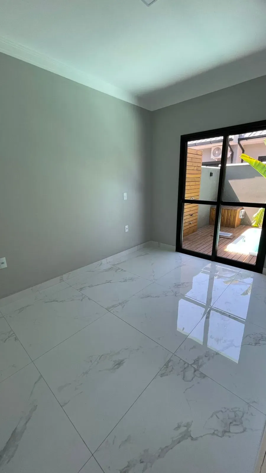 Casa com 3 dormitórios sendo 1 suíte e 1 vaga de garagem em Palhoça/SC