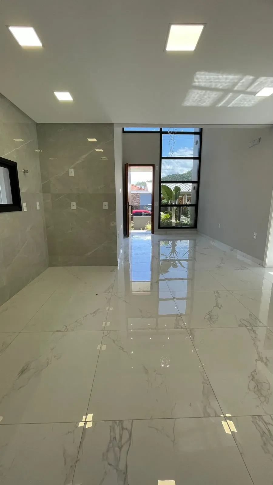 Casa com 3 dormitórios sendo 1 suíte e 1 vaga de garagem em Palhoça/SC