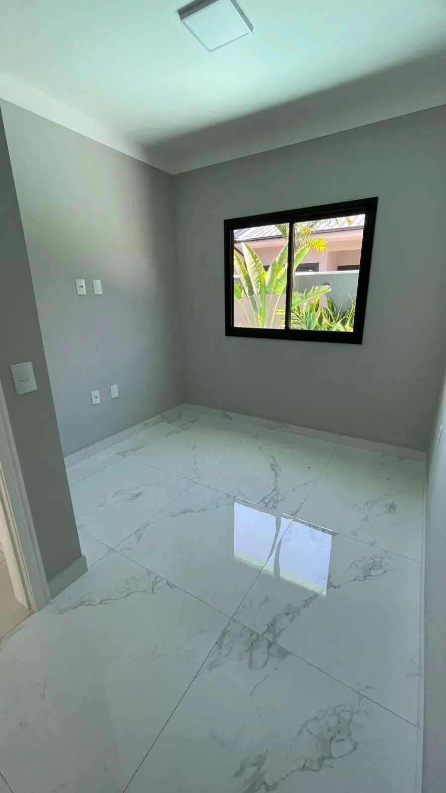 Casa com 3 dormitórios sendo 1 suíte e 1 vaga de garagem em Palhoça/SC