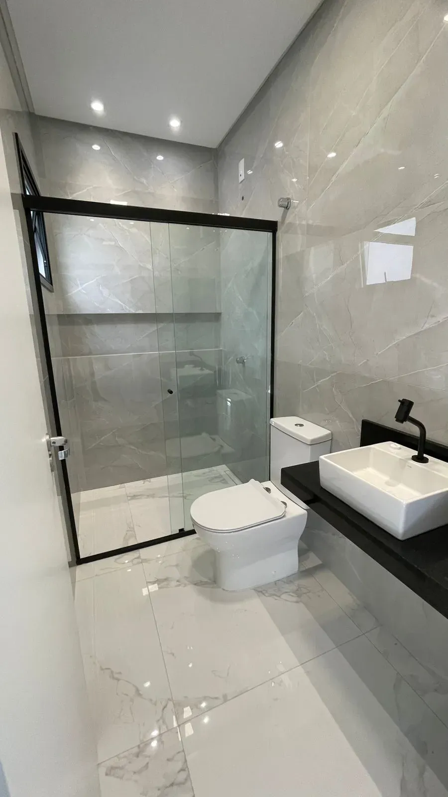 Casa com 3 dormitórios sendo 1 suíte e 1 vaga de garagem em Palhoça/SC