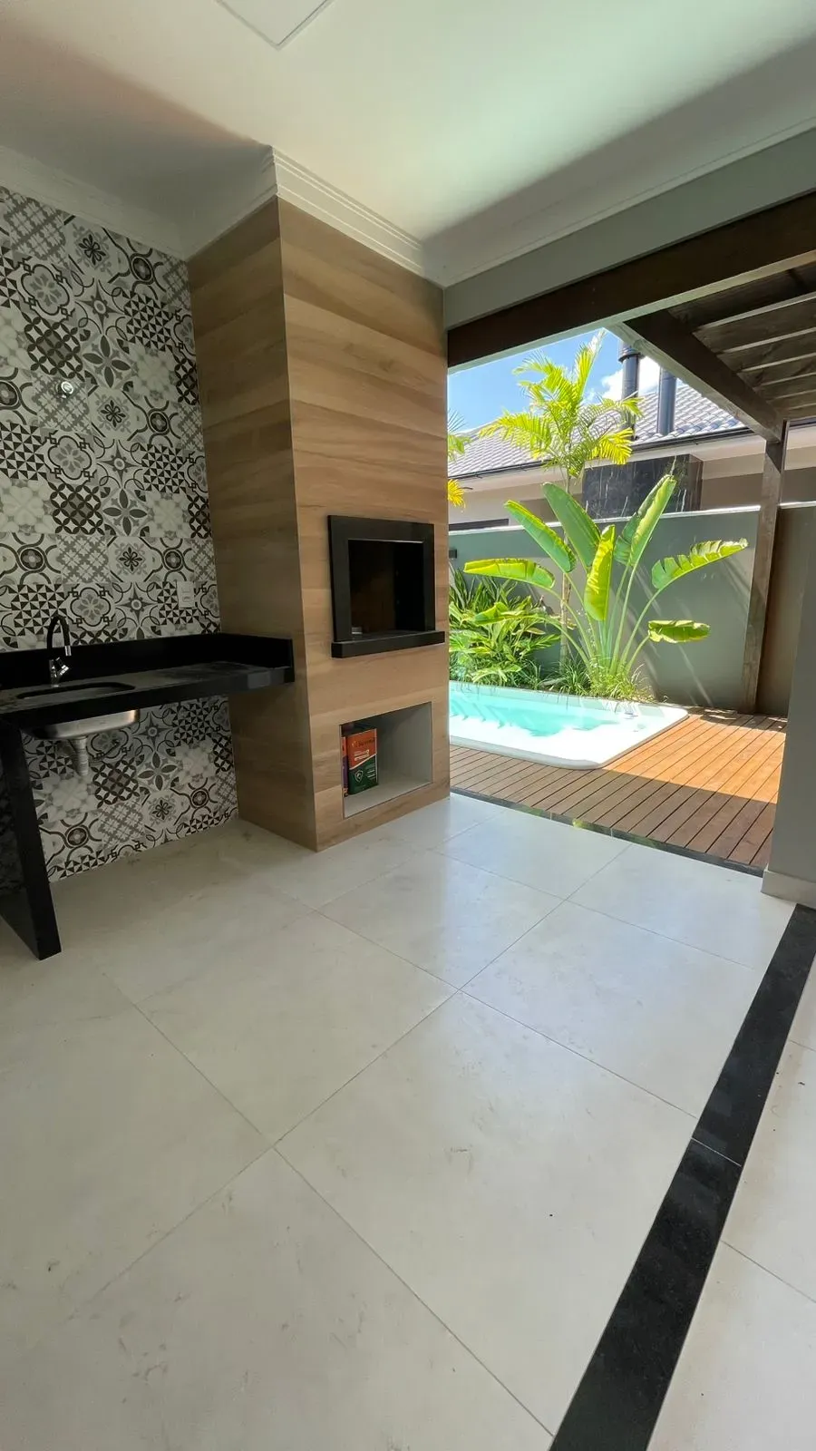 Casa com 3 dormitórios sendo 1 suíte e 1 vaga de garagem em Palhoça/SC