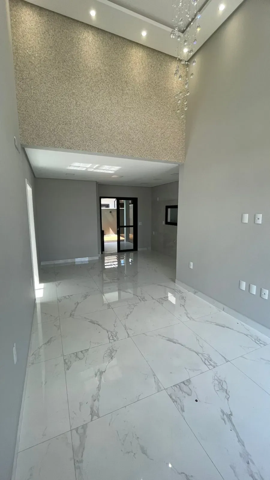 Casa com 3 dormitórios sendo 1 suíte e 1 vaga de garagem em Palhoça/SC