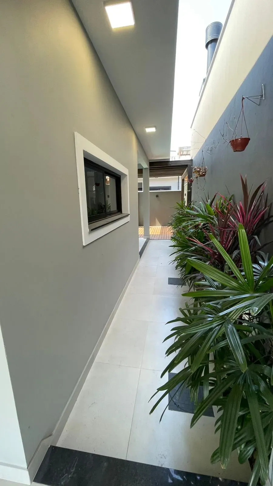 Casa com 3 dormitórios sendo 1 suíte e 1 vaga de garagem em Palhoça/SC