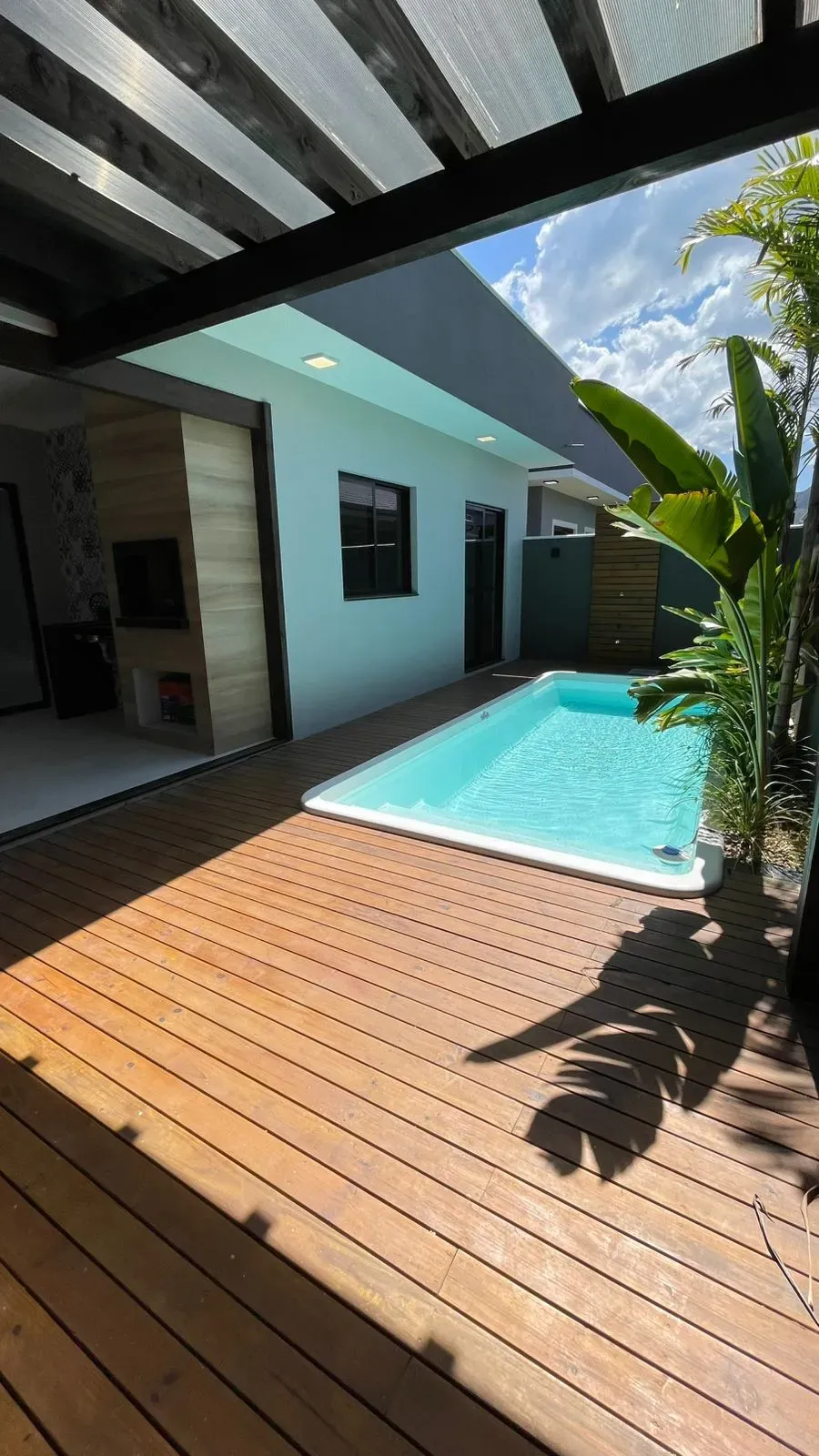 Casa com 3 dormitórios sendo 1 suíte e 1 vaga de garagem em Palhoça/SC