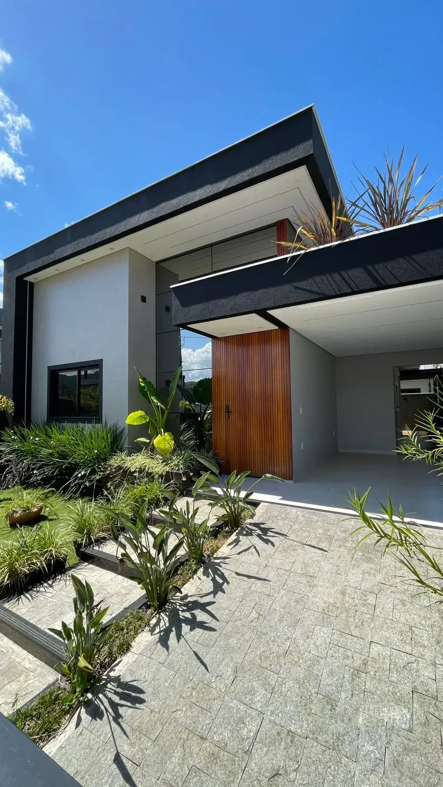 Casa com 3 dormitórios sendo 1 suíte e 1 vaga de garagem em Palhoça/SC