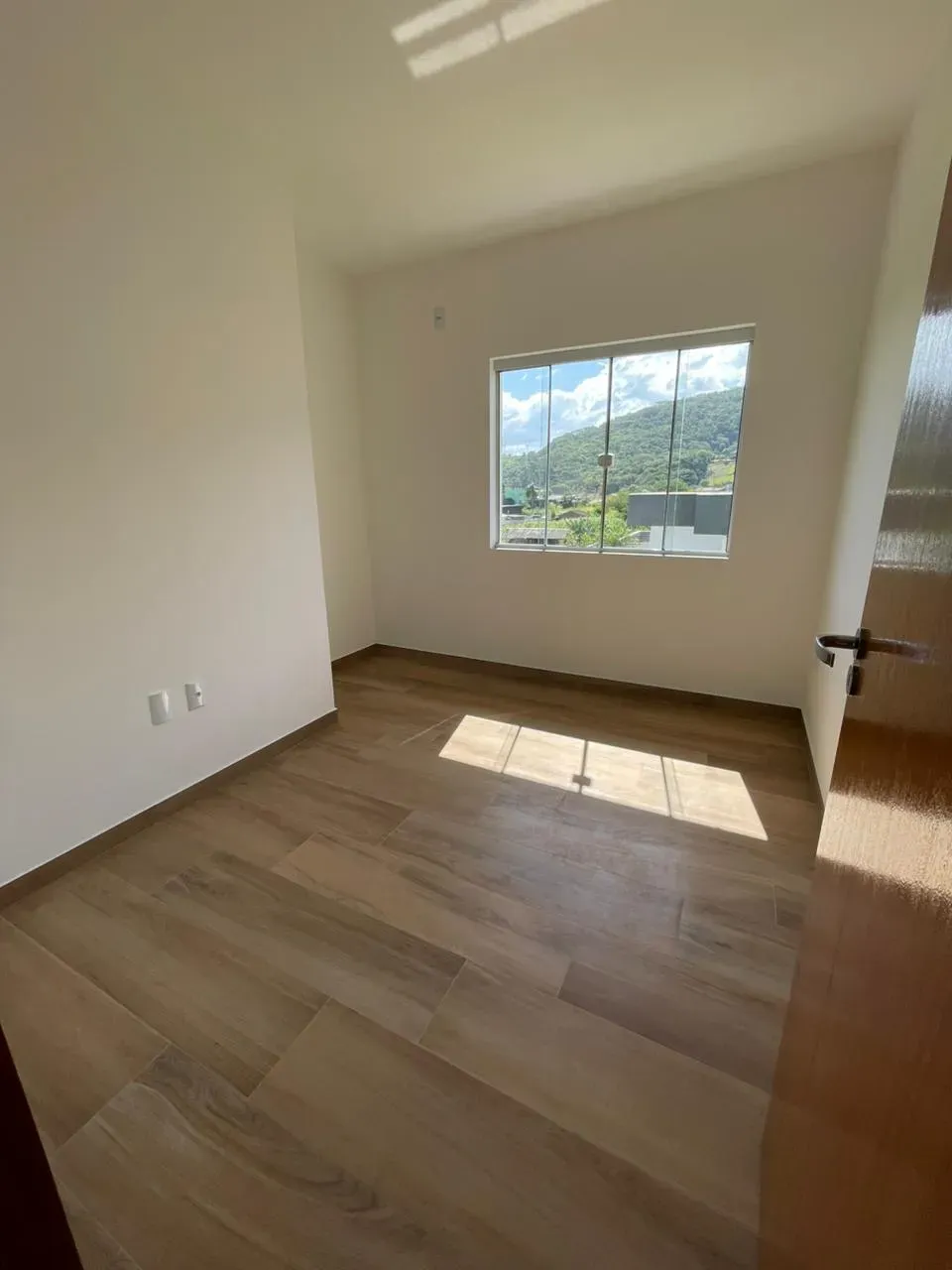 Apartamento com 2 dormitórios sendo 1 suíte e 1 vaga de garagem em Palhoça/SC