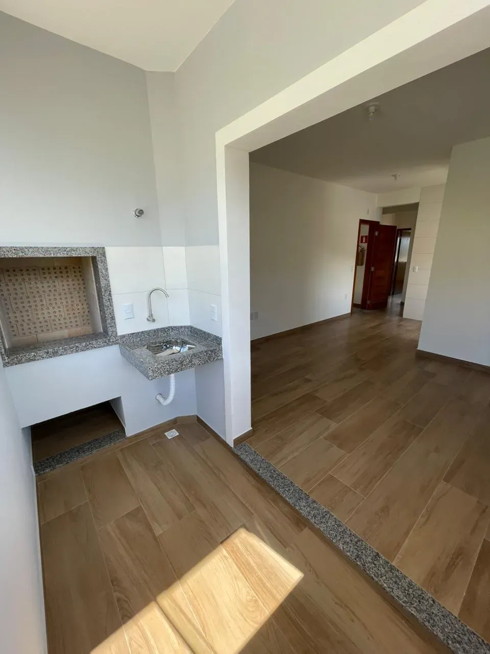 Apartamento com 2 dormitórios sendo 1 suíte e 1 vaga de garagem em Palhoça/SC