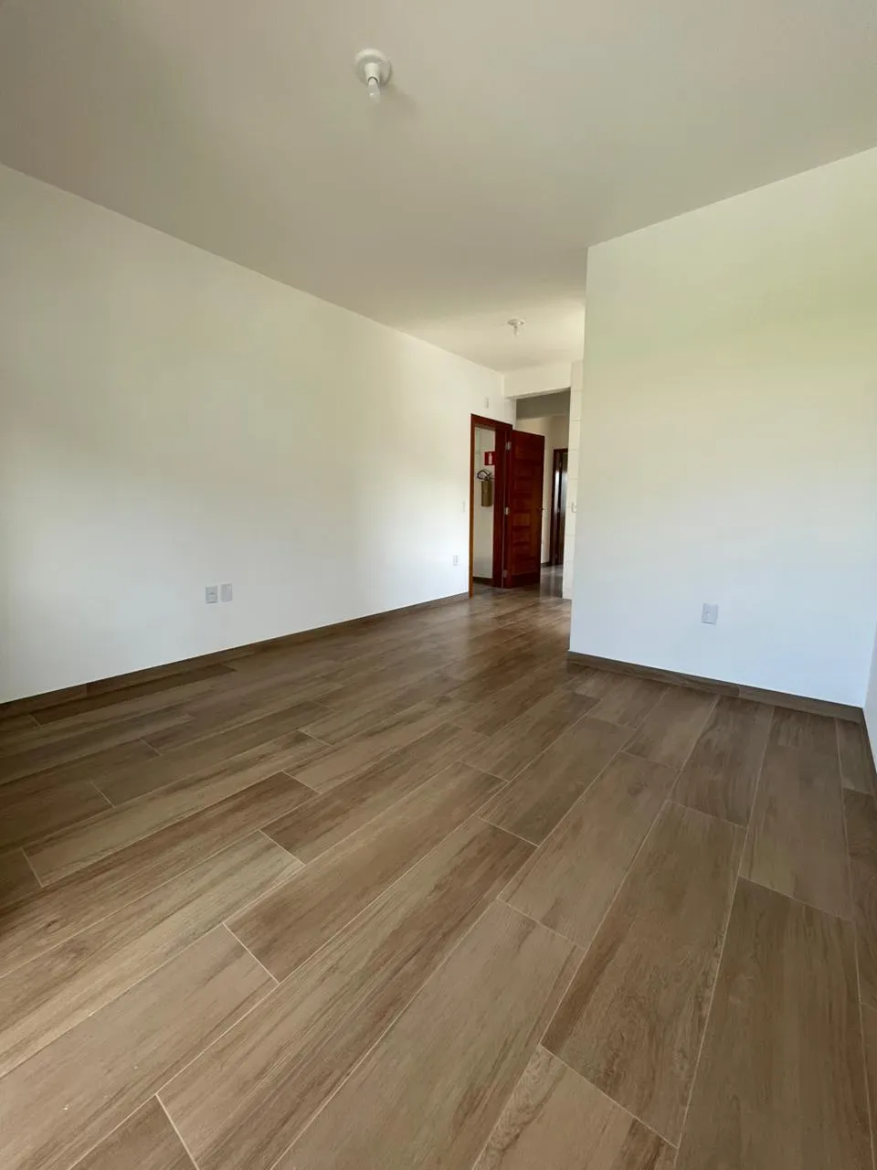 Apartamento com 2 dormitórios sendo 1 suíte e 1 vaga de garagem em Palhoça/SC