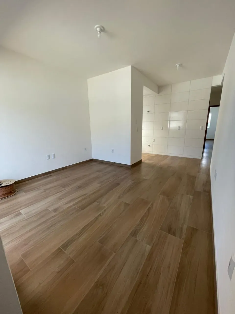 Apartamento com 2 dormitórios sendo 1 suíte e 1 vaga de garagem em Palhoça/SC