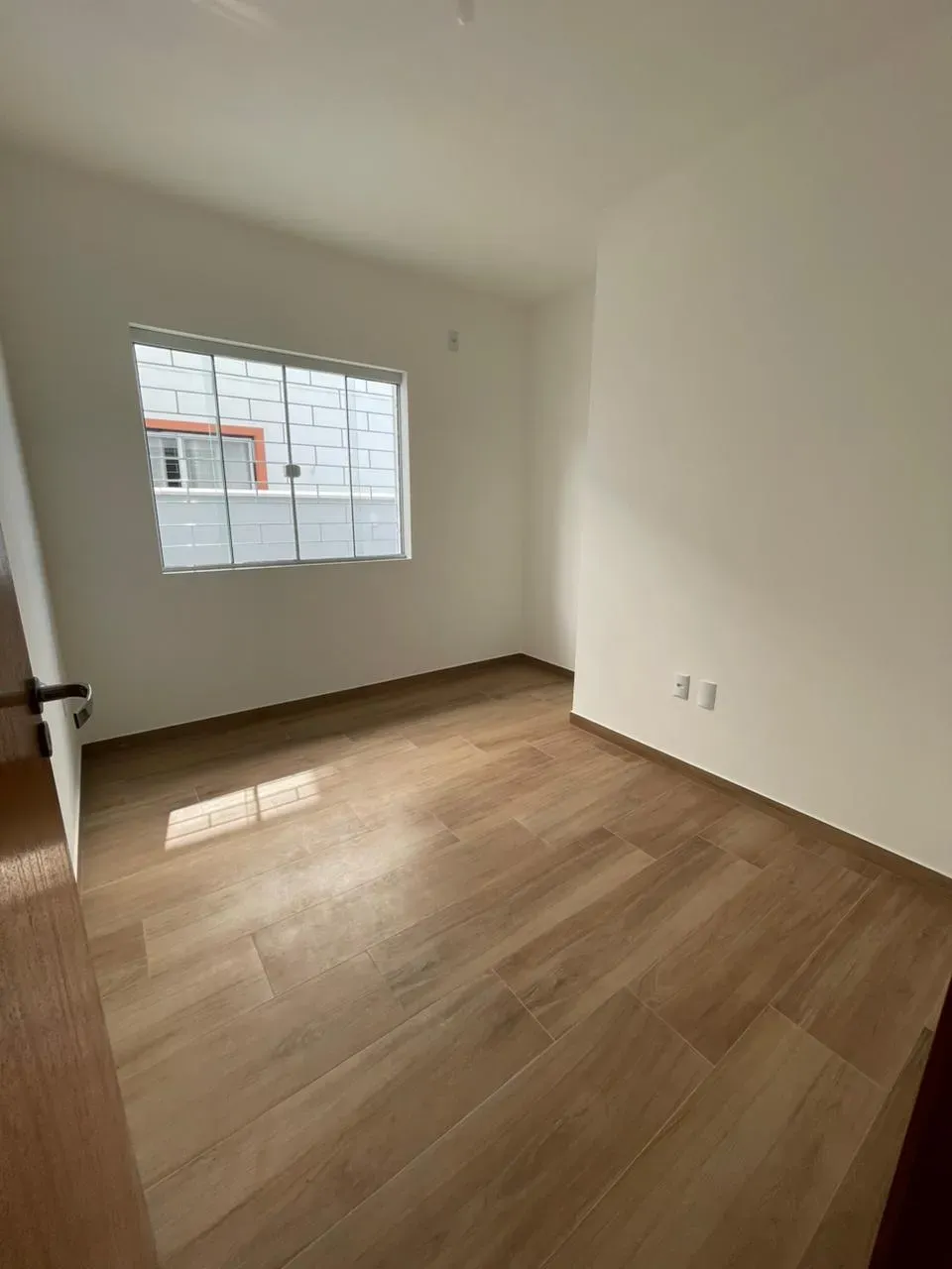 Apartamento com 2 dormitórios sendo 1 suíte e 1 vaga de garagem em Palhoça/SC