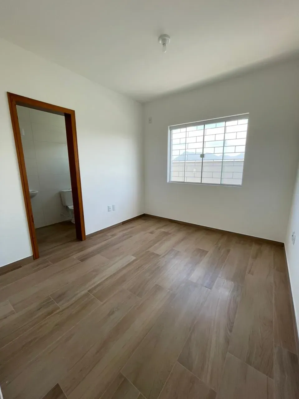 Apartamento com 2 dormitórios sendo 1 suíte e 1 vaga de garagem em Palhoça/SC