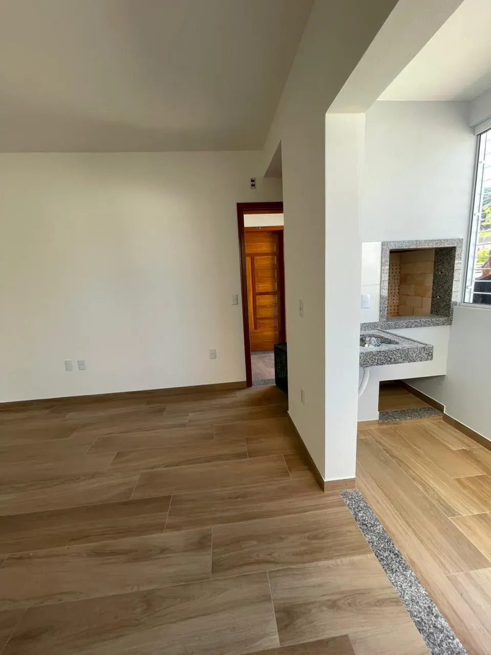 Apartamento com 2 dormitórios sendo 1 suíte e 1 vaga de garagem em Palhoça/SC