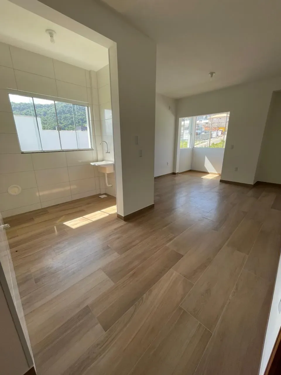 Apartamento com 2 dormitórios sendo 1 suíte e 1 vaga de garagem em Palhoça/SC