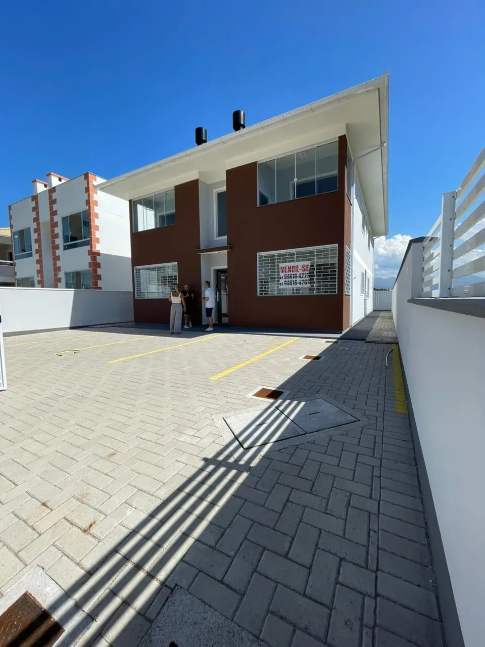Apartamento com 2 dormitórios sendo 1 suíte e 1 vaga de garagem em Palhoça/SC
