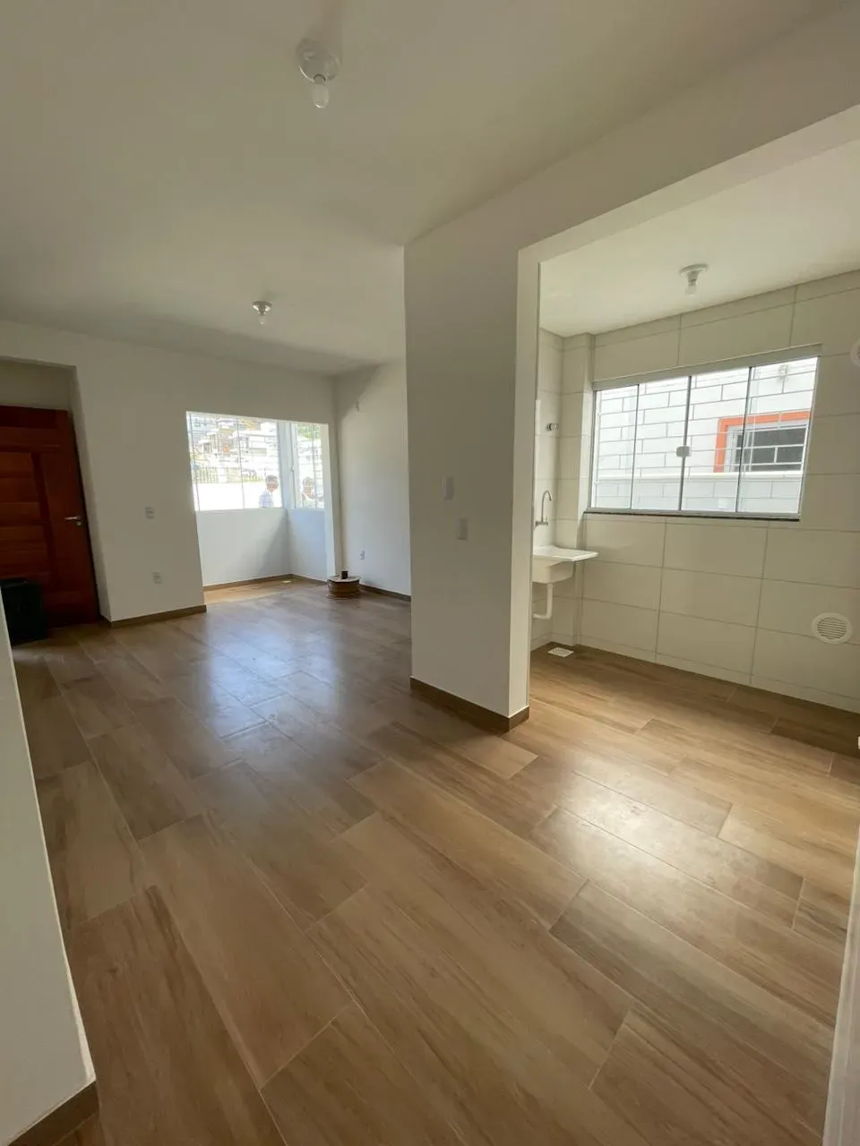 Apartamento com 2 dormitórios sendo 1 suíte e 1 vaga de garagem em Palhoça/SC