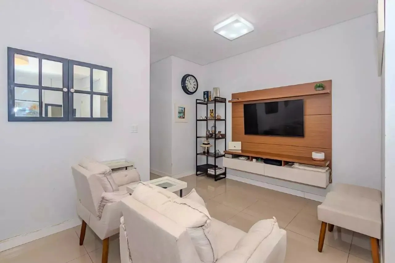 Apartamento com 2 dormitórios sendo 2 suítes e 2 vagas de garagem em Itajaí/SC