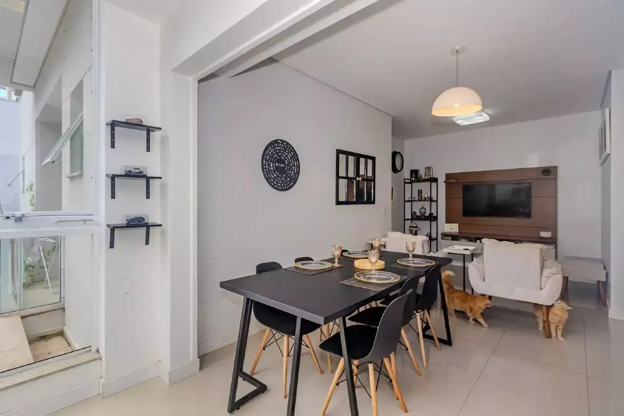 Apartamento com 2 dormitórios sendo 2 suítes e 2 vagas de garagem em Itajaí/SC