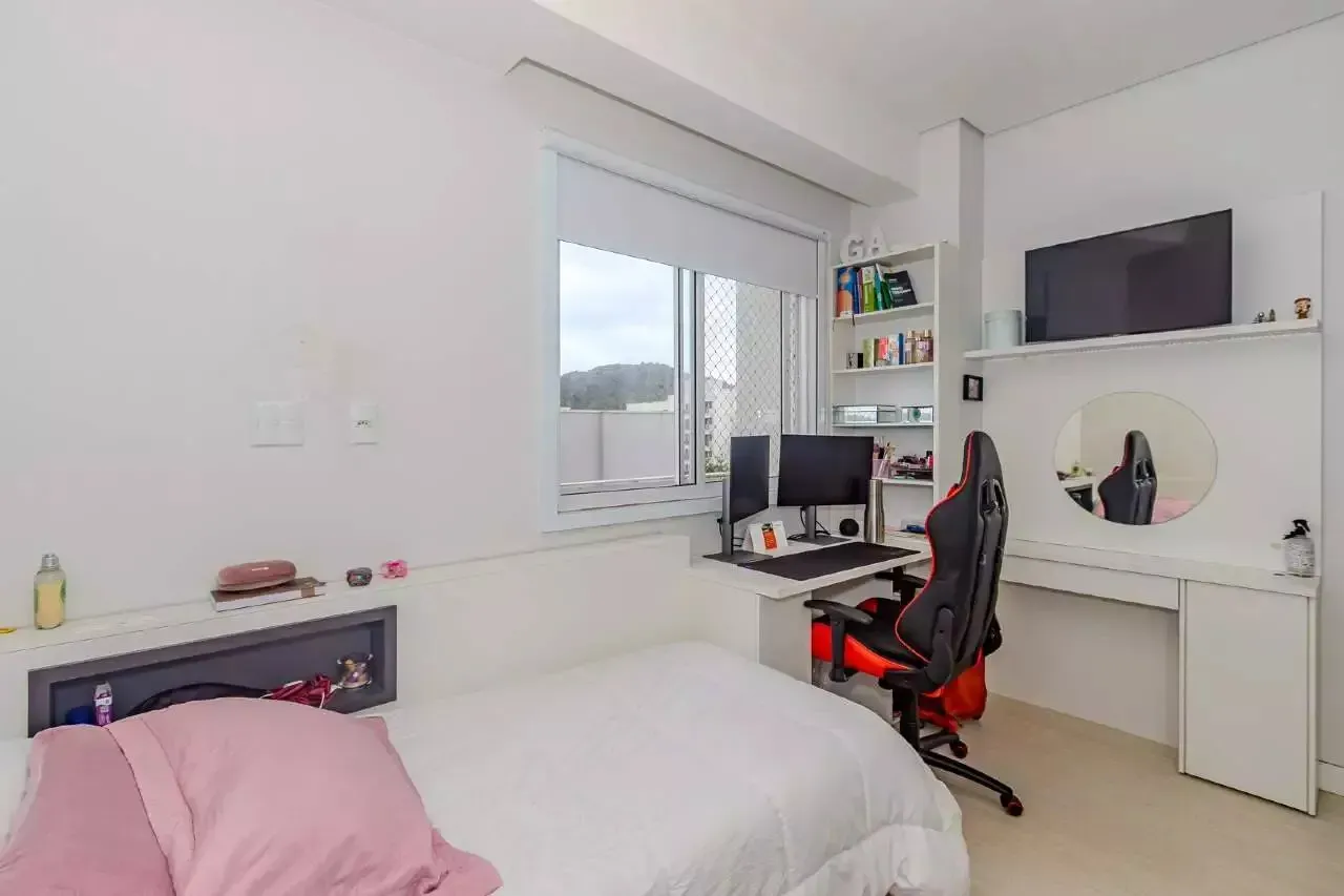 Apartamento com 2 dormitórios sendo 2 suítes e 2 vagas de garagem em Itajaí/SC