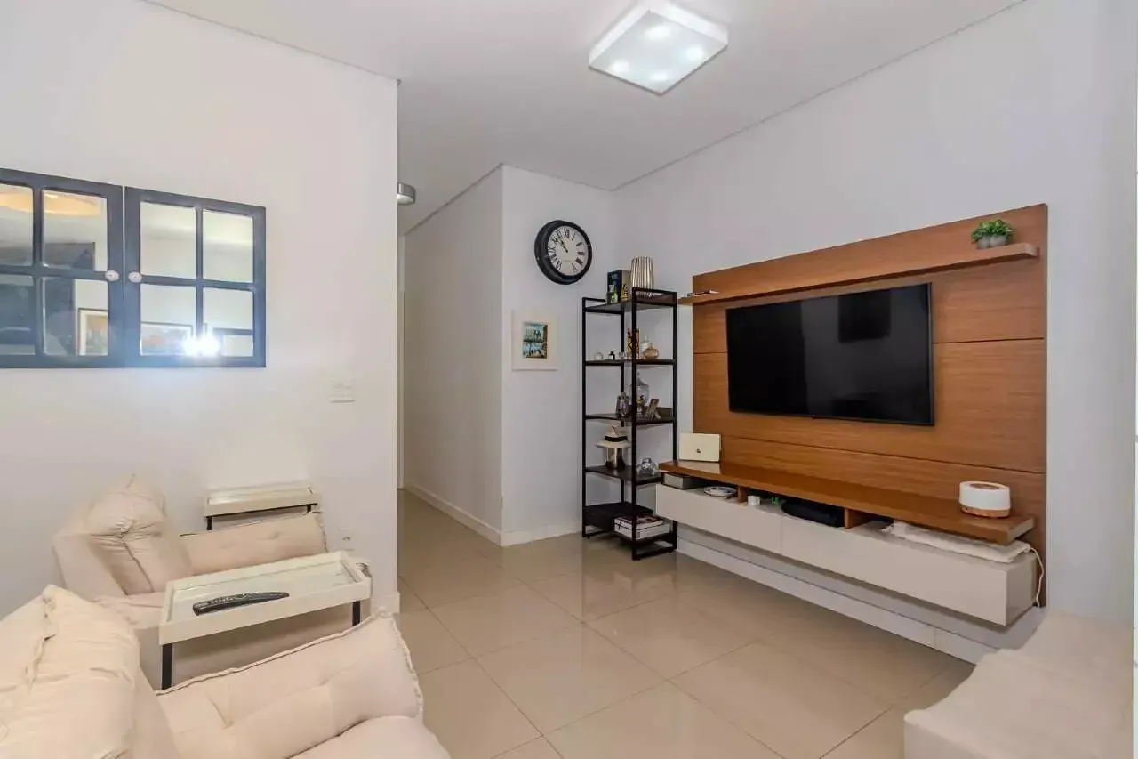Apartamento com 2 dormitórios sendo 2 suítes e 2 vagas de garagem em Itajaí/SC