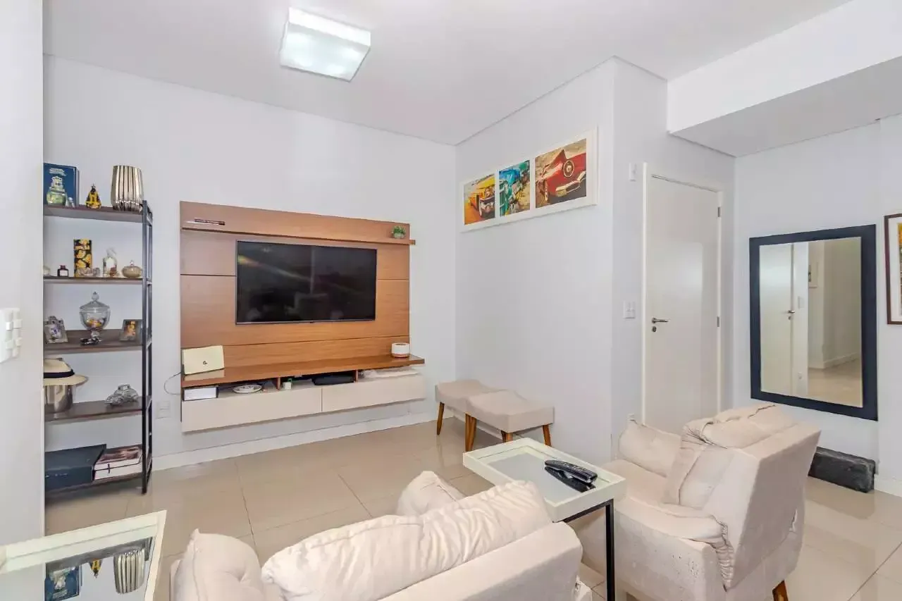 Apartamento com 2 dormitórios sendo 2 suítes e 2 vagas de garagem em Itajaí/SC