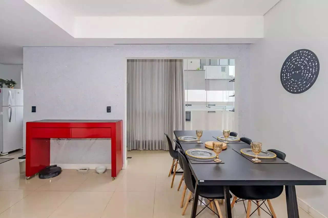 Apartamento com 2 dormitórios sendo 2 suítes e 2 vagas de garagem em Itajaí/SC