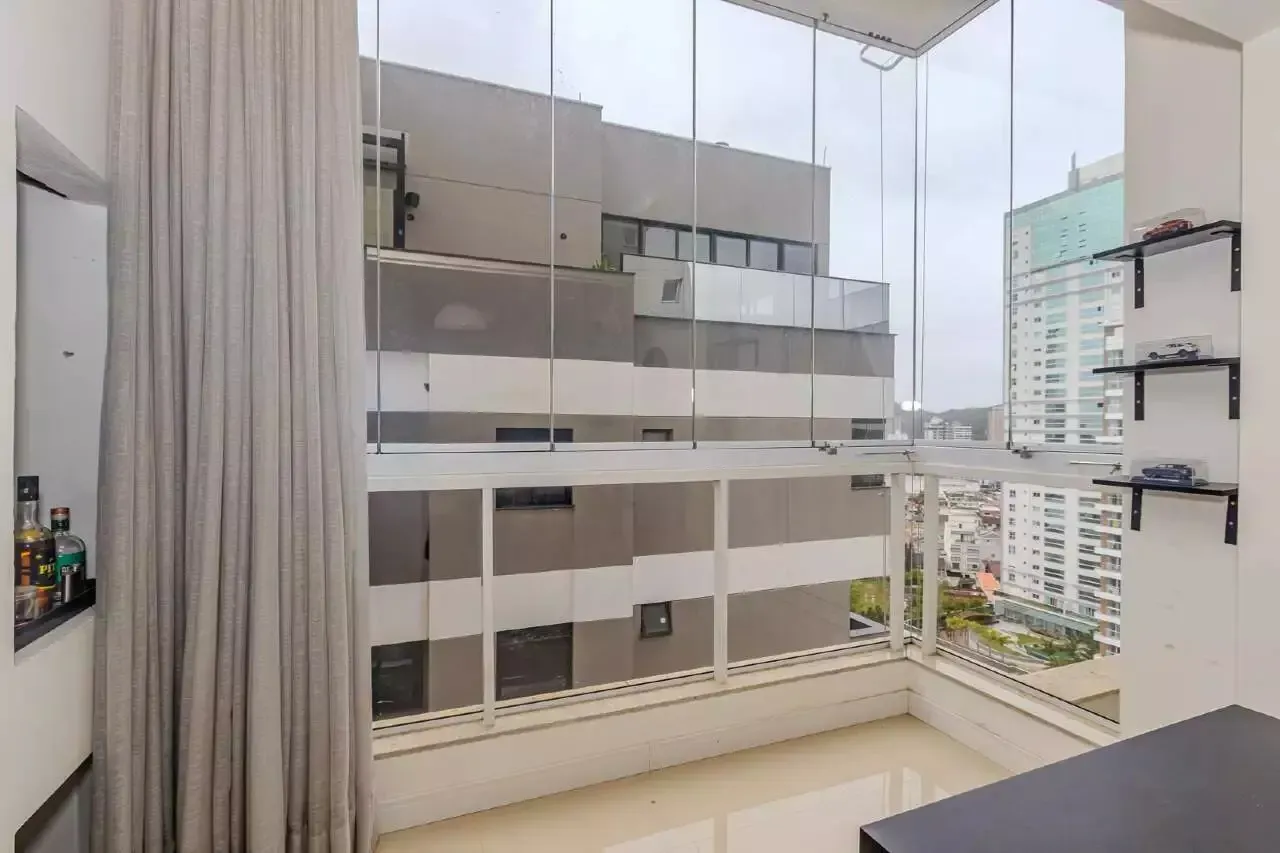 Apartamento com 2 dormitórios sendo 2 suítes e 2 vagas de garagem em Itajaí/SC