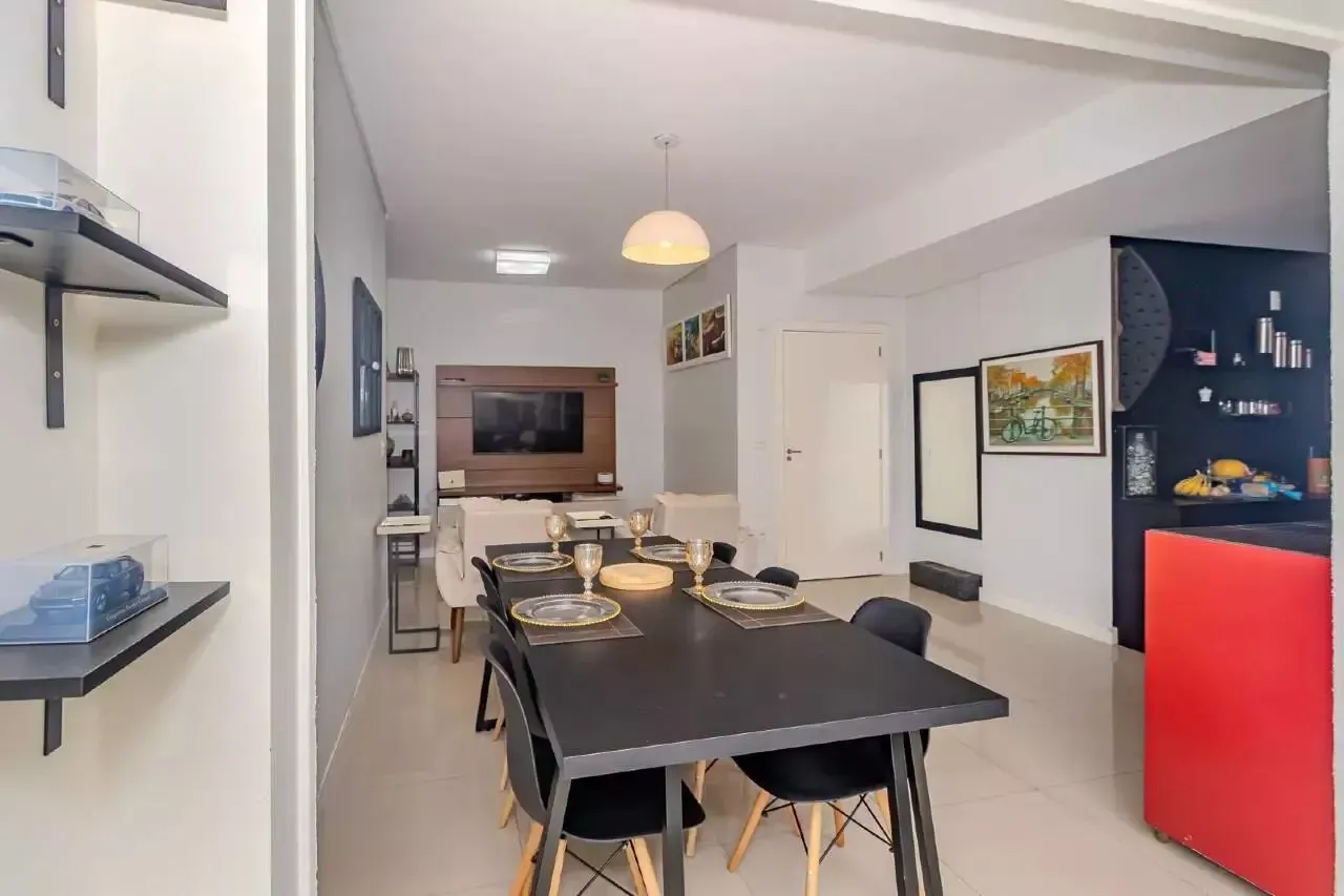 Apartamento com 2 dormitórios sendo 2 suítes e 2 vagas de garagem em Itajaí/SC