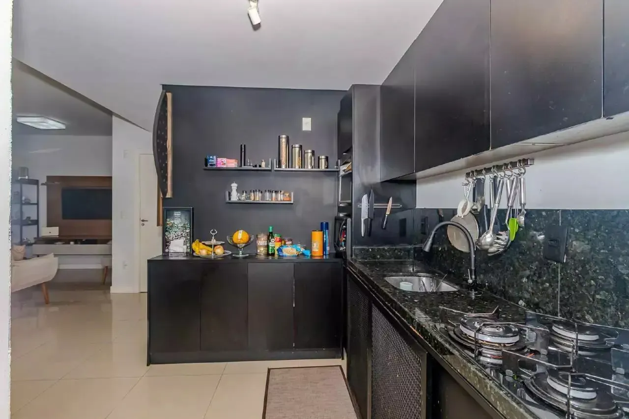 Apartamento com 2 dormitórios sendo 2 suítes e 2 vagas de garagem em Itajaí/SC