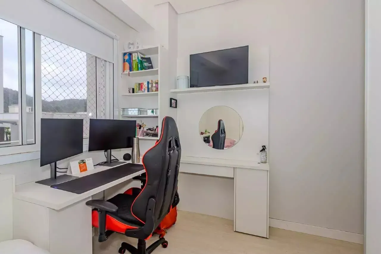 Apartamento com 2 dormitórios sendo 2 suítes e 2 vagas de garagem em Itajaí/SC